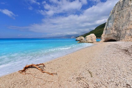 Scopri la bellezza della spiaggia di Fteri - Tour privato