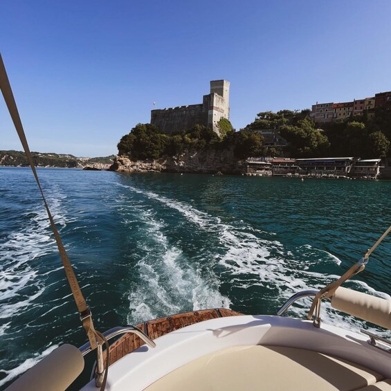 Portovenere: Lerici Boat Tour with Aperitif on board