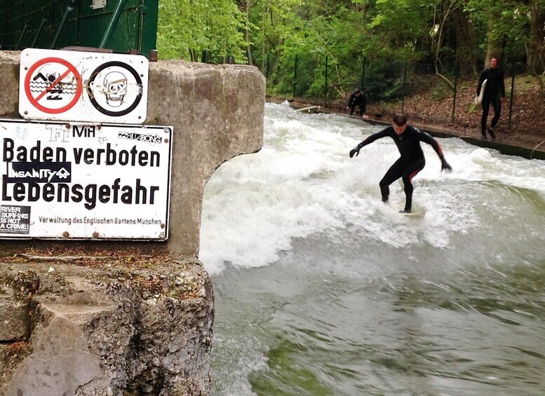 Picture 6 for Activity Eisbachwelle: Surfing in the center of Munich - Germany