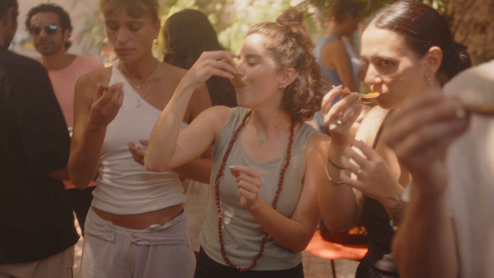 Fruit Tasting Experience in Getsemaní, Cartagena