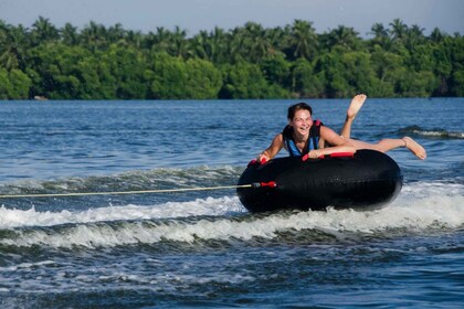 Paseo en Donut Tube en Mount Lavinia