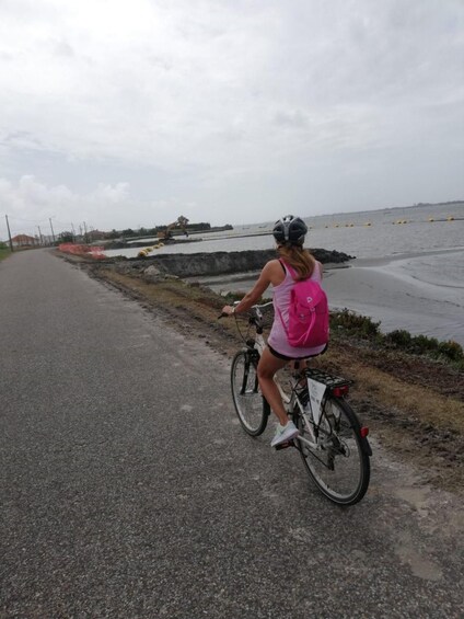 Picture 2 for Activity Aveiro: Tour Ria - Bike Adventure in Aveiro's Estuary