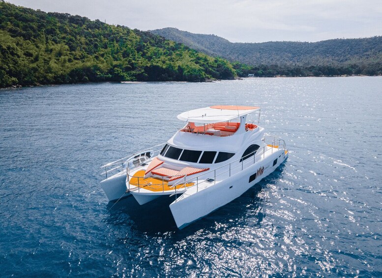 Pattaya: Private Luxury Catamaran Island Discoveries