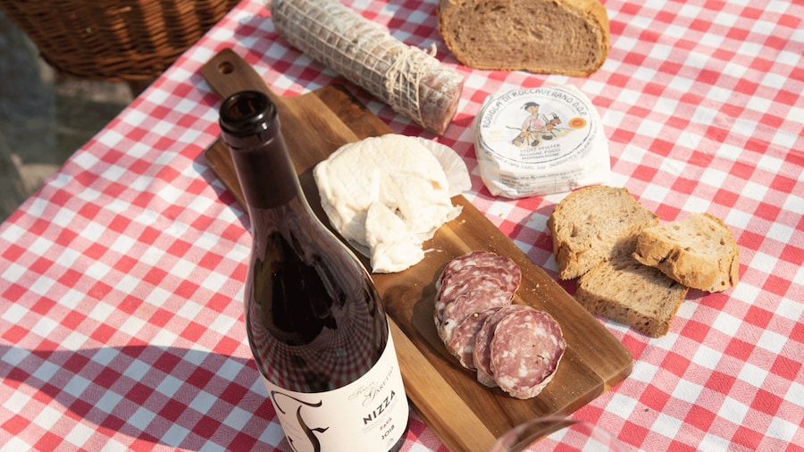 Monferrato: Wine Tour & Picnic in the Vineyards