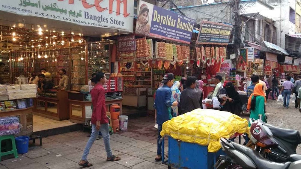 Picture 3 for Activity Hyderabad: Heritage Walking Tour of Old City and Charminar