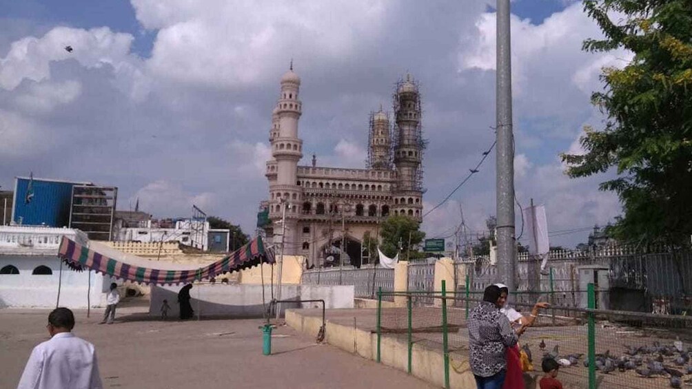 Picture 2 for Activity Hyderabad: Heritage Walking Tour of Old City and Charminar