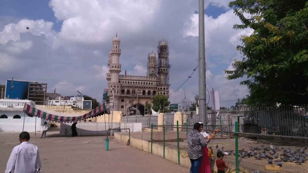 Picture 2 for Activity Hyderabad: Heritage Walking Tour of Old City and Charminar