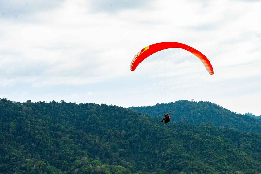 Picture 9 for Activity 900 ft flight facing the Pacific Ocean & Tropical forests