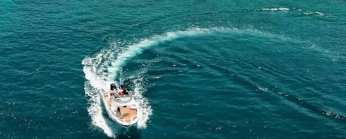 Crucero privado a Kallithea & Anthony Quinn & Cuevas de Traganou