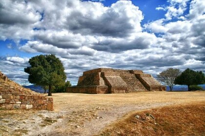 Oaxaca: Monte Alban & Atzompa Private Tour