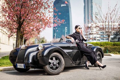 Milan: City Highlights Private Tour by Vintage Car