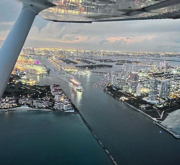 Picture 12 for Activity Miami: Romantic 1-Hour Private Flight Tour with Champagne