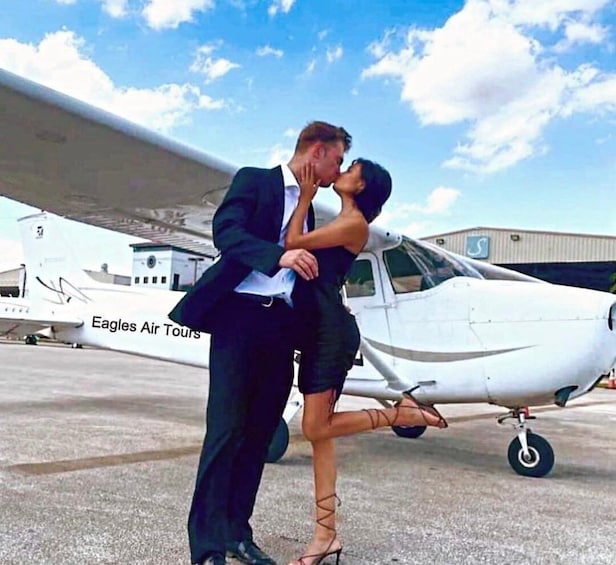 Picture 1 for Activity Miami: Romantic 1-Hour Private Flight Tour with Champagne