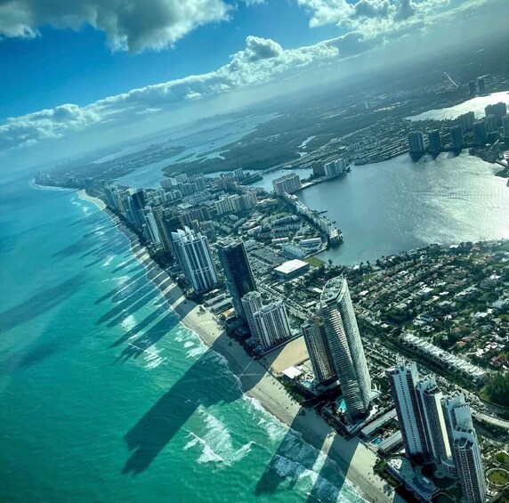 Picture 4 for Activity Miami: Romantic 1-Hour Private Flight Tour with Champagne