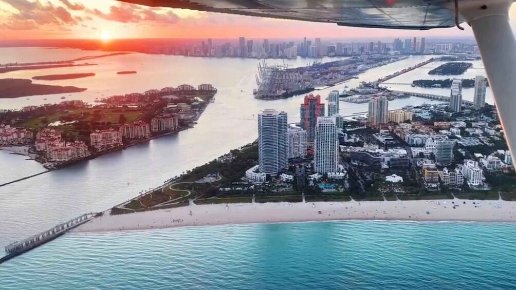 Picture 2 for Activity Miami: Romantic 1-Hour Private Flight Tour with Champagne