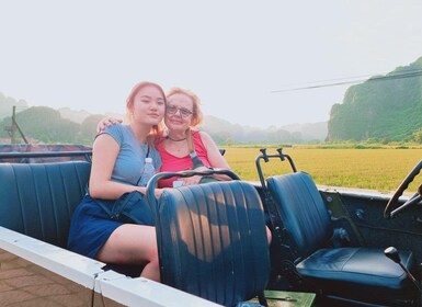 Recorrido en jeep al atardecer en Ninh Binh y visita a la antigua ciudad de...