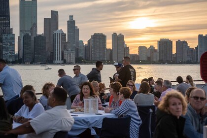 Chicago: Vin og ost eller øl og BBQ torsdag kveldscruise