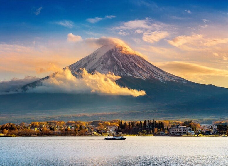 Picture 1 for Activity From Tokyo: Private Trip to Mount Fuji and Lake Kawaguchi