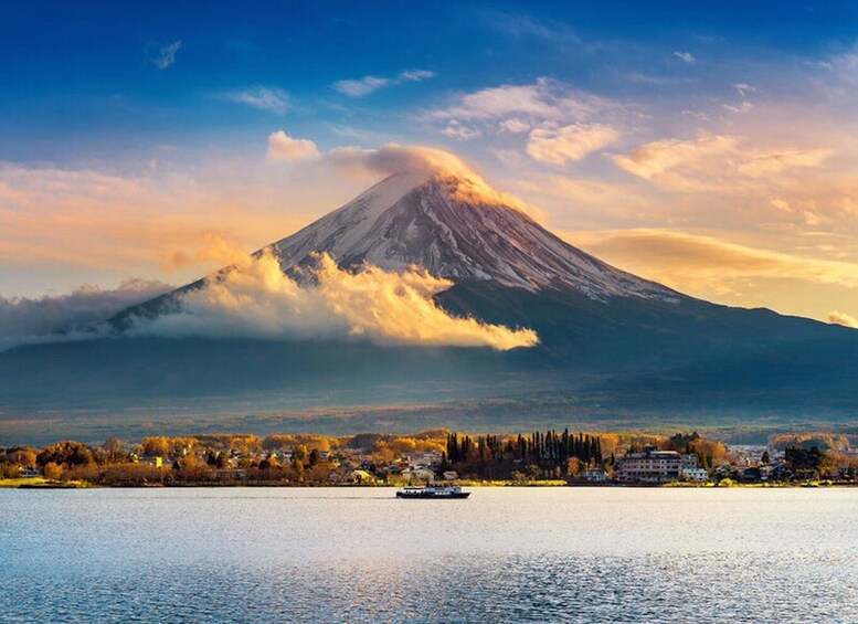 Picture 1 for Activity From Tokyo: Private Trip to Mount Fuji and Lake Kawaguchi