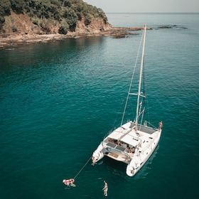 Tamarindo: Privat sejltur med katamaran og snorkling