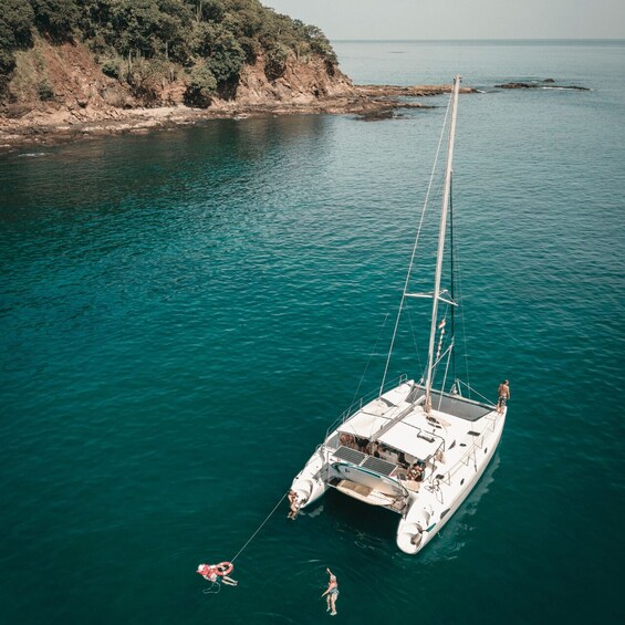 Tamarindo: Private Sailing Catamaran Tour and Snorkeling