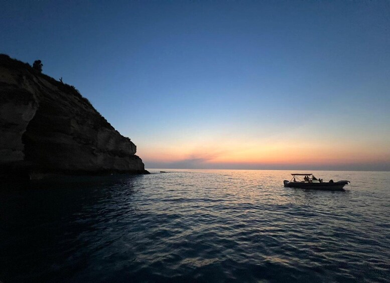 Picture 2 for Activity Tropea: tour in barca al tramonto con aperitivo