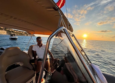 Tropea: tour in barca al tramonto con aperitivo