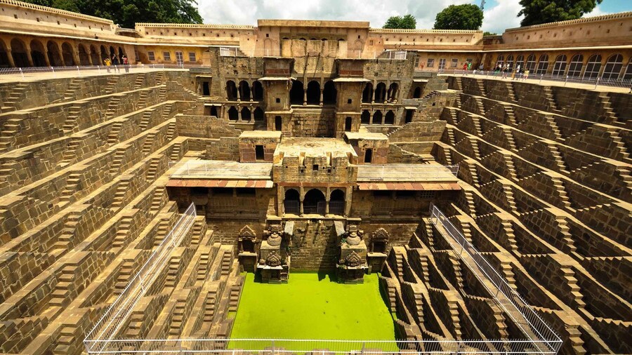 From Jaipur: Same Day Trip to Abhaneri Chand Baori Stepwell