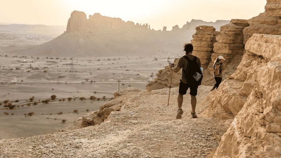 Riyadh: Hiking Trip to Edge of the World