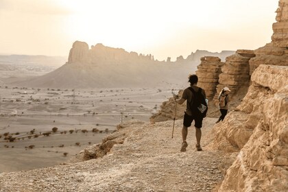 Riyadh: Hiking Trip to Edge of the World