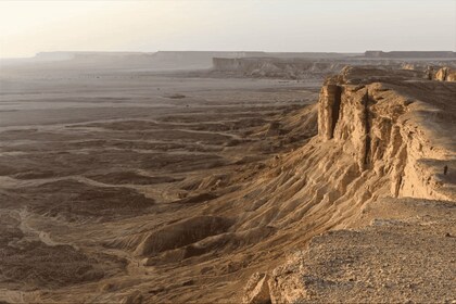 Riyadh: Hiking Trip to Edge of the World