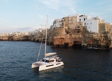 Polignano a Mare: Catamaran Tour with Aperitif & Local Food