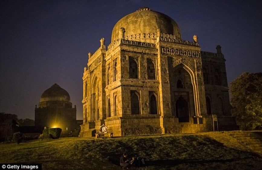 Picture 1 for Activity Delhi: Guided Evening Tour of Delhi City