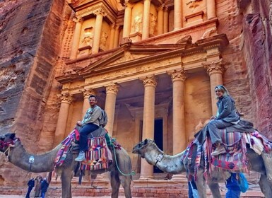 Depuis Sharm El Sheikh : Excursion d'une journée à Petra et Aqaba en ferry