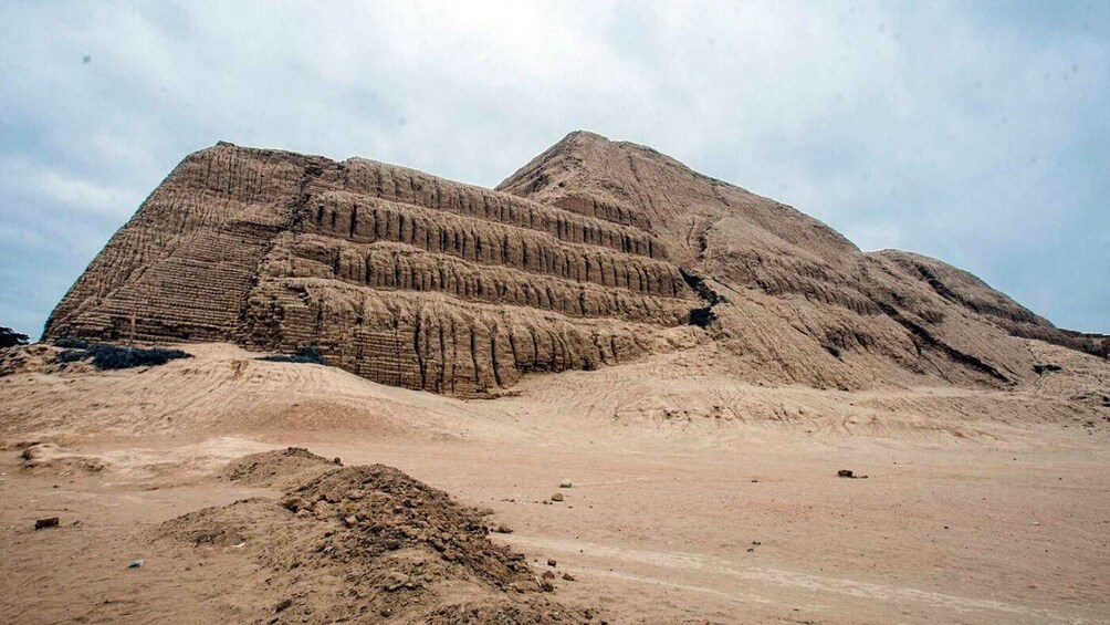 Picture 4 for Activity Pyramids of the Sun and the Moon, Huanchaco and Chan Chan