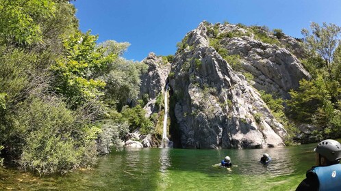 Split/Omiš: barranquismo en el río Cetina con guías certificados