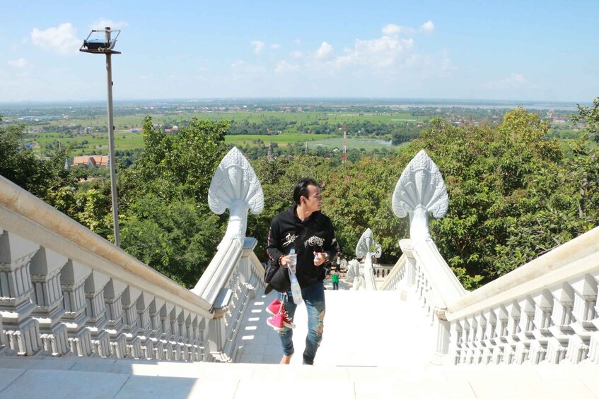 Picture 8 for Activity From Phnom Penh: Oudongk Mountain and Koh Chen Island Tour