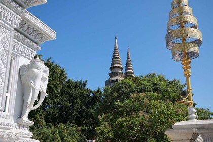 From Phnom Penh: Oudongk Mountain and Koh Chen Island Tour