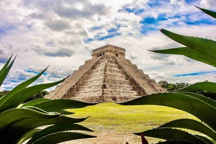 From Tulum: Chichén Itzá Tour, Cenote & Valladolid