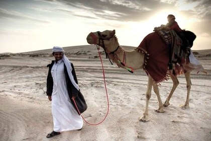 Doha Safari Gurun Pasir dengan Sandboarding, Menunggang Unta dan Berenang