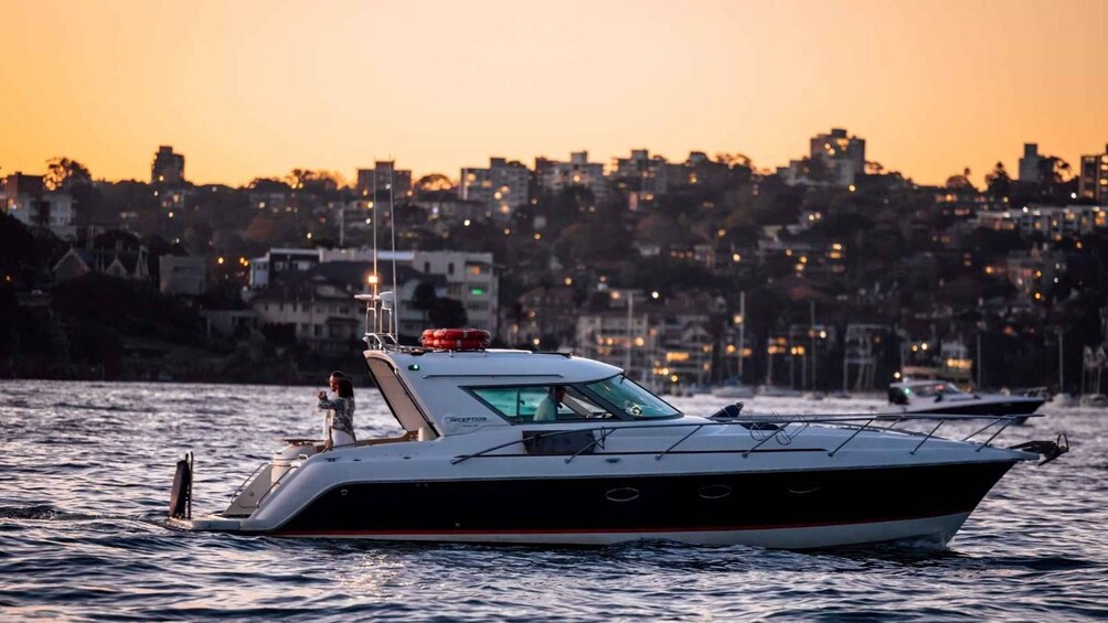 Sydney: Private Sunset Cruise with Wine