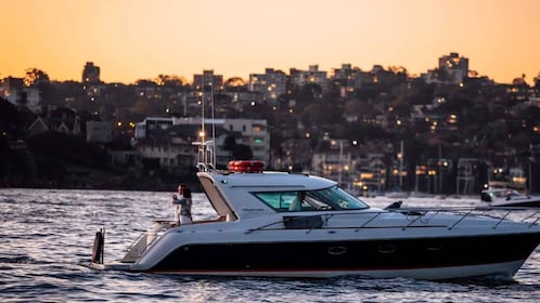 Sydney: 2 Hour Private Sunset Cruise with Wine