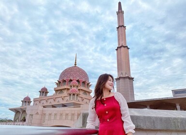 Kuala Lumpur: Kuala: Putrajaya Tour with Pink Mosque & River Cruise: Putraj...