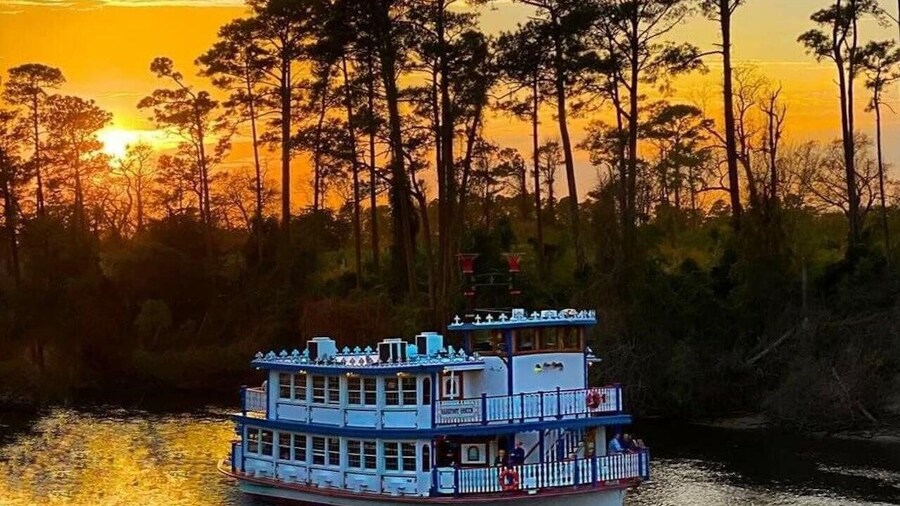 North Myrtle Beach: Dinner Cruise on a Paddle Wheel Boat