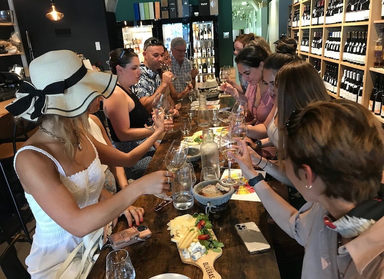 Bordeaux: Wine History Tour with Tasting