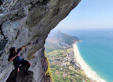 Hike to Garganta do Céu: close to the top of Pedra da Gávea