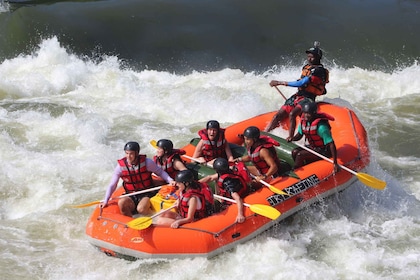 Victoria Falls : Aventure de 2,5 jours de rafting sur le fleuve Zambèze