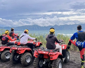 Bali: ATV Amanecer de Batur, Lava, Bosque de Pinos y Aguas Termales