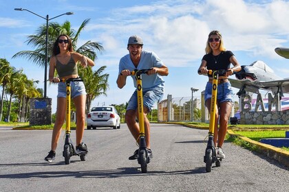 Cozumel: Clear Boat ja Electric Scooter Ride