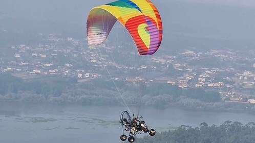 Von Lissabon aus: Motorisierter Paragliding Tandemflug